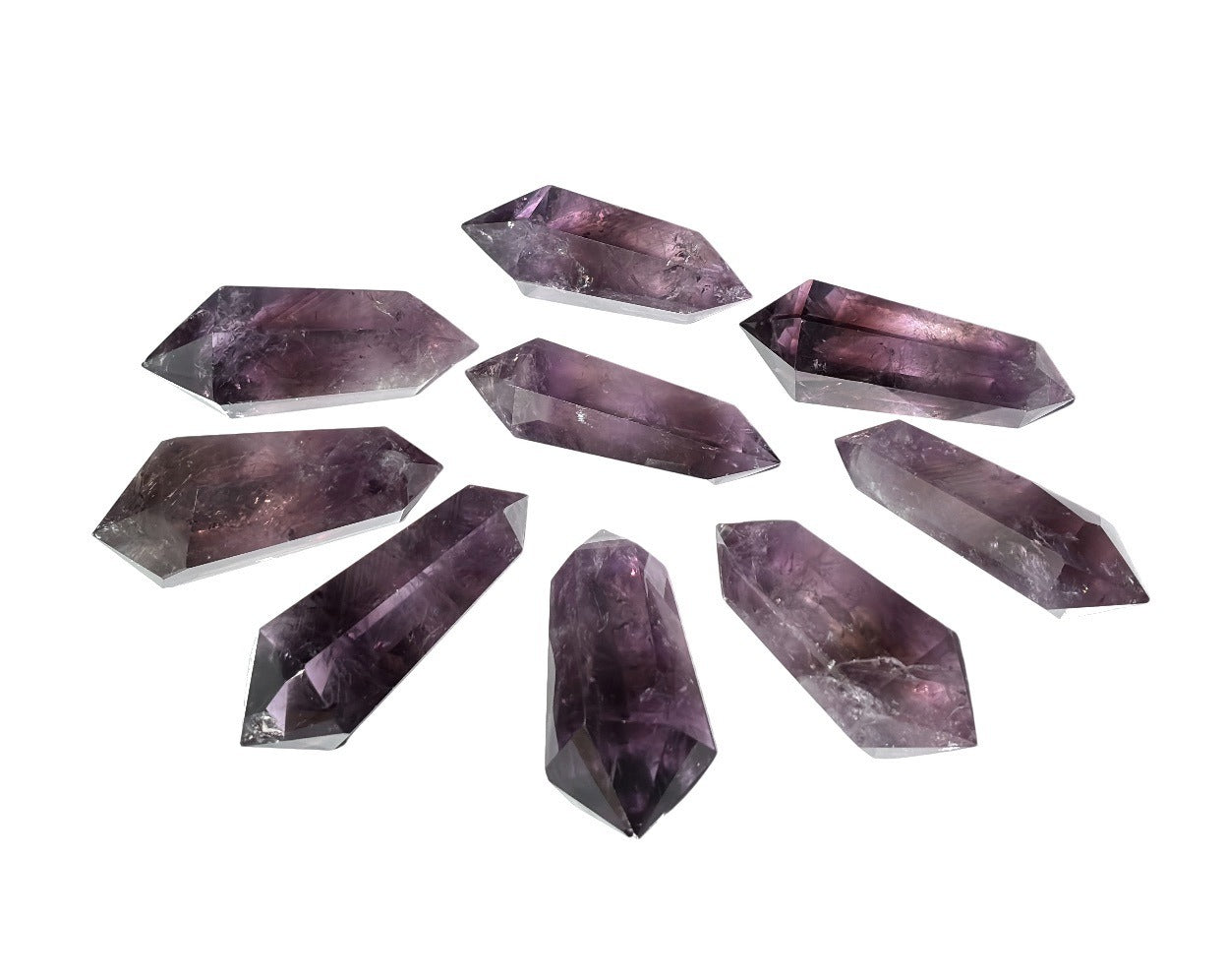 Ansicht von oben: violette Amethyst Doppelender auf weißem Hintergrund