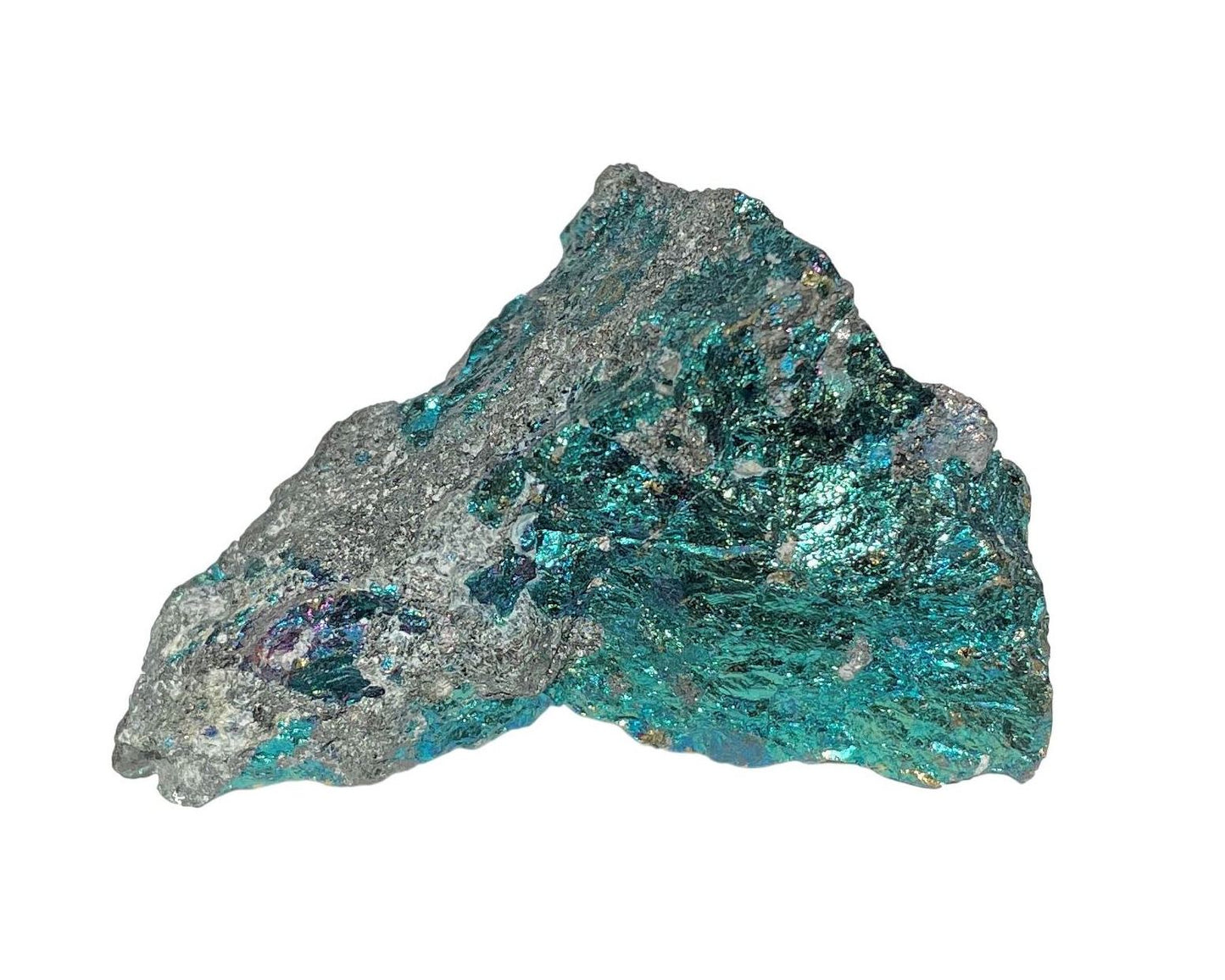 Buntkupfer Rohstein - Chalkopyrit mit irisierende Farben auf weißem Hintergrund