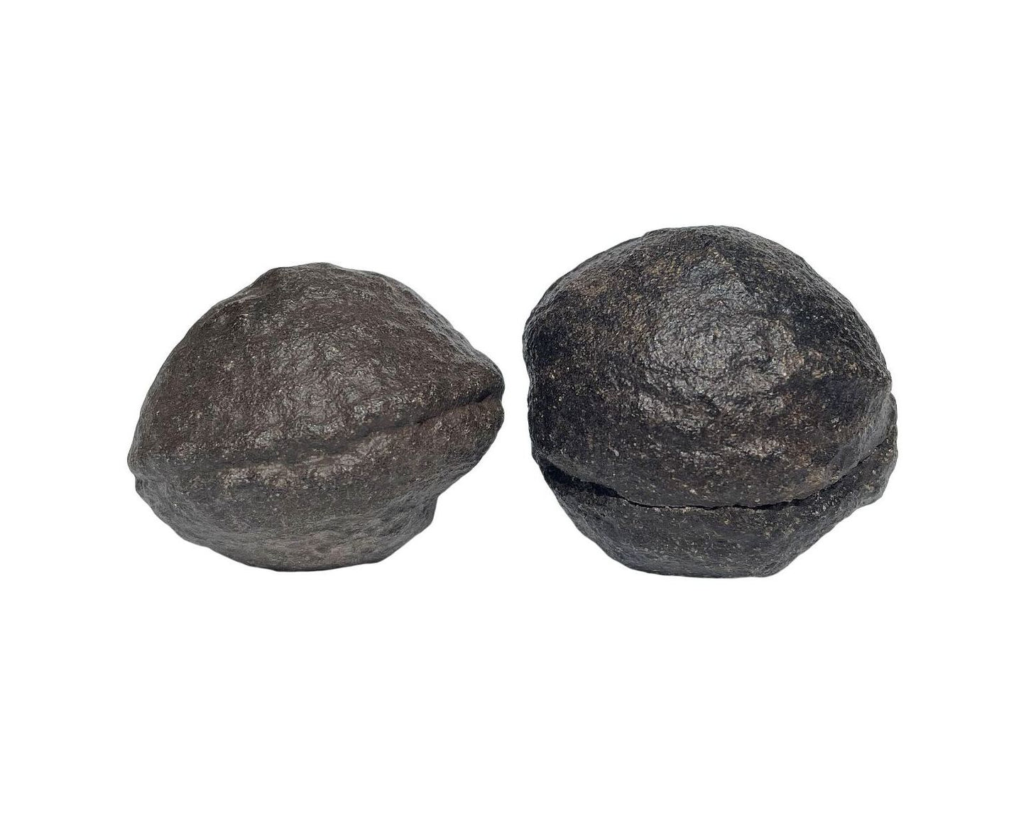Zwei Moqui Marbles Unikate nebeneinander