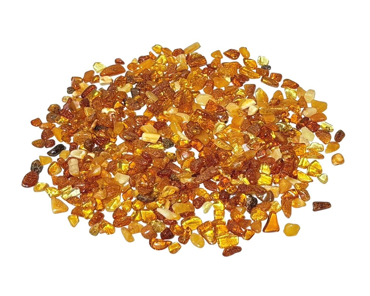 Vielzahl an Amethyst Trommelsteinen auf weißem Hintergrund