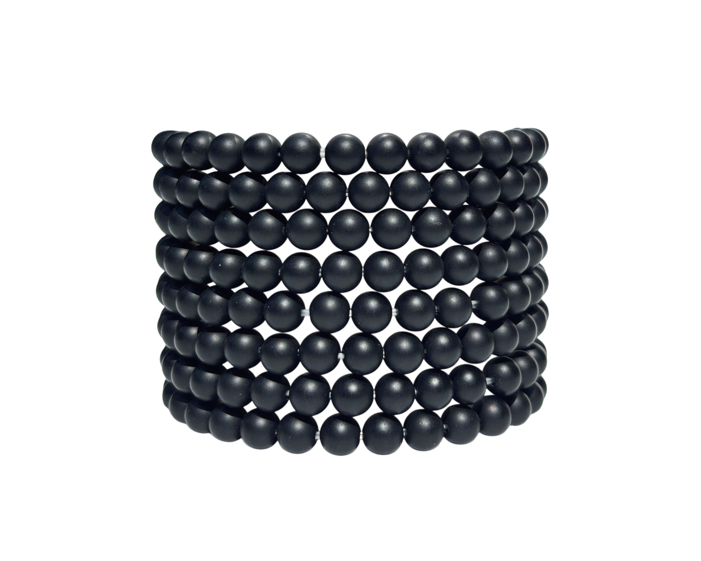 Queransicht: schwarzes Turmalin Armband mit runden Kugeln auf weißem Hintergrund