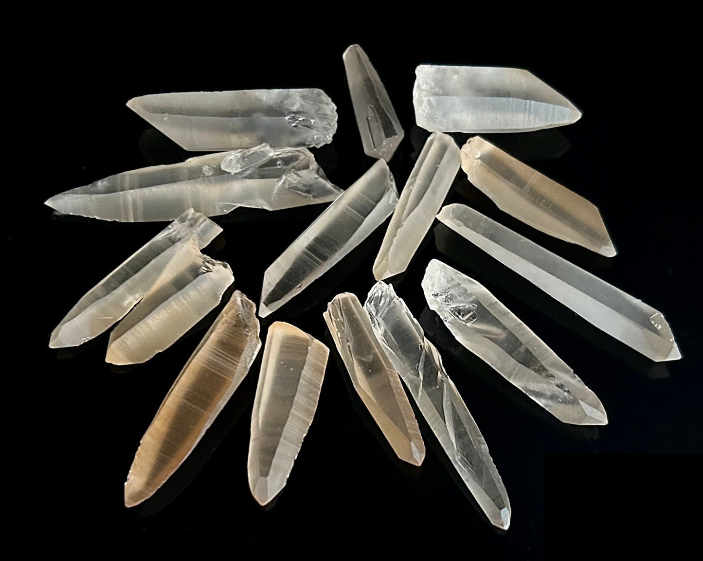 Bergkristall Spitze mit Hämatit Mandarinenquarz - Hematoid Lemurian