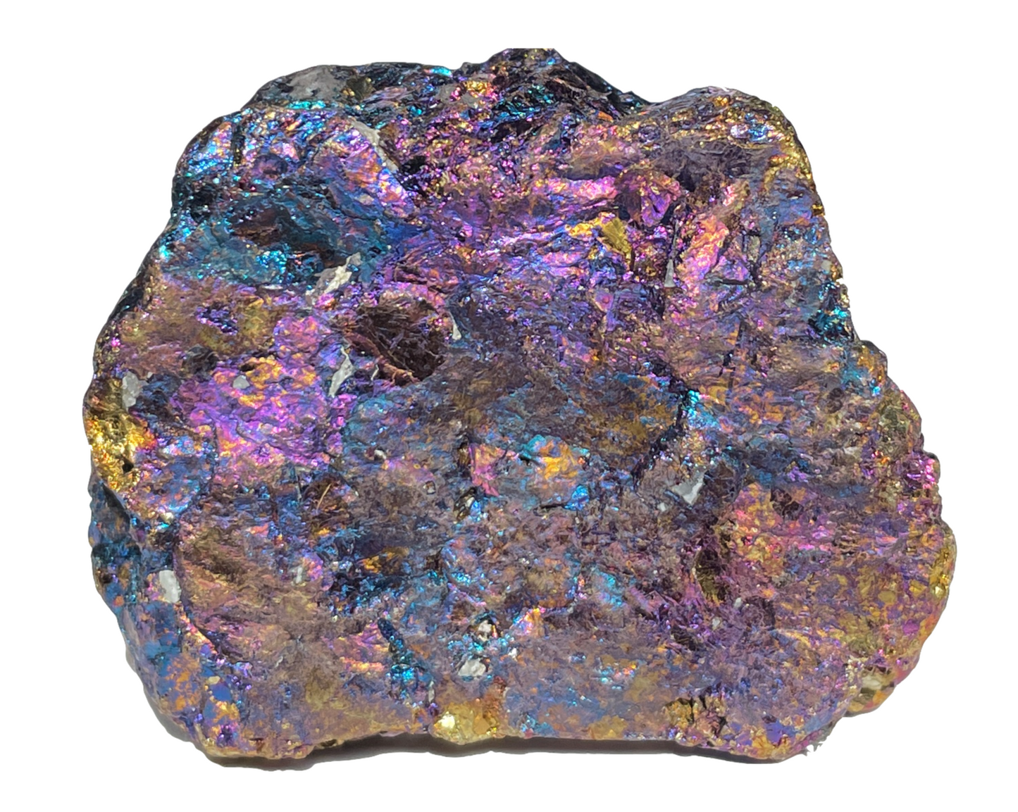 Buntkupfer Rohstein - Chalkopyrit mit irisierende Farben auf weißem Hintergrund