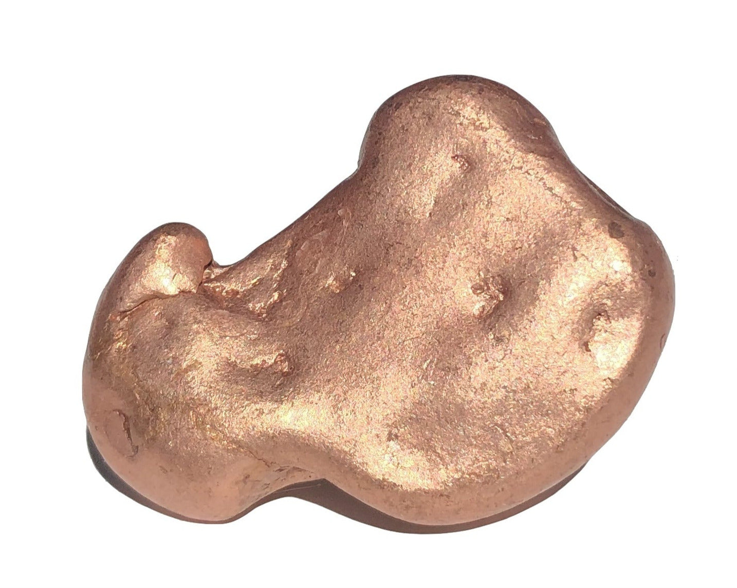 Ansicht von vorn: natives Kupfer - natürliches Kupfer Nugget auf weißem Hintergrund