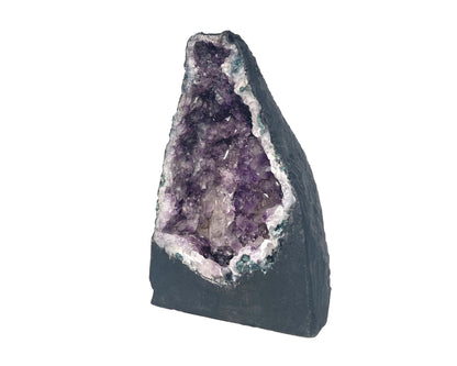 natürliche Amethyst Druse auf weißem Hintergrund