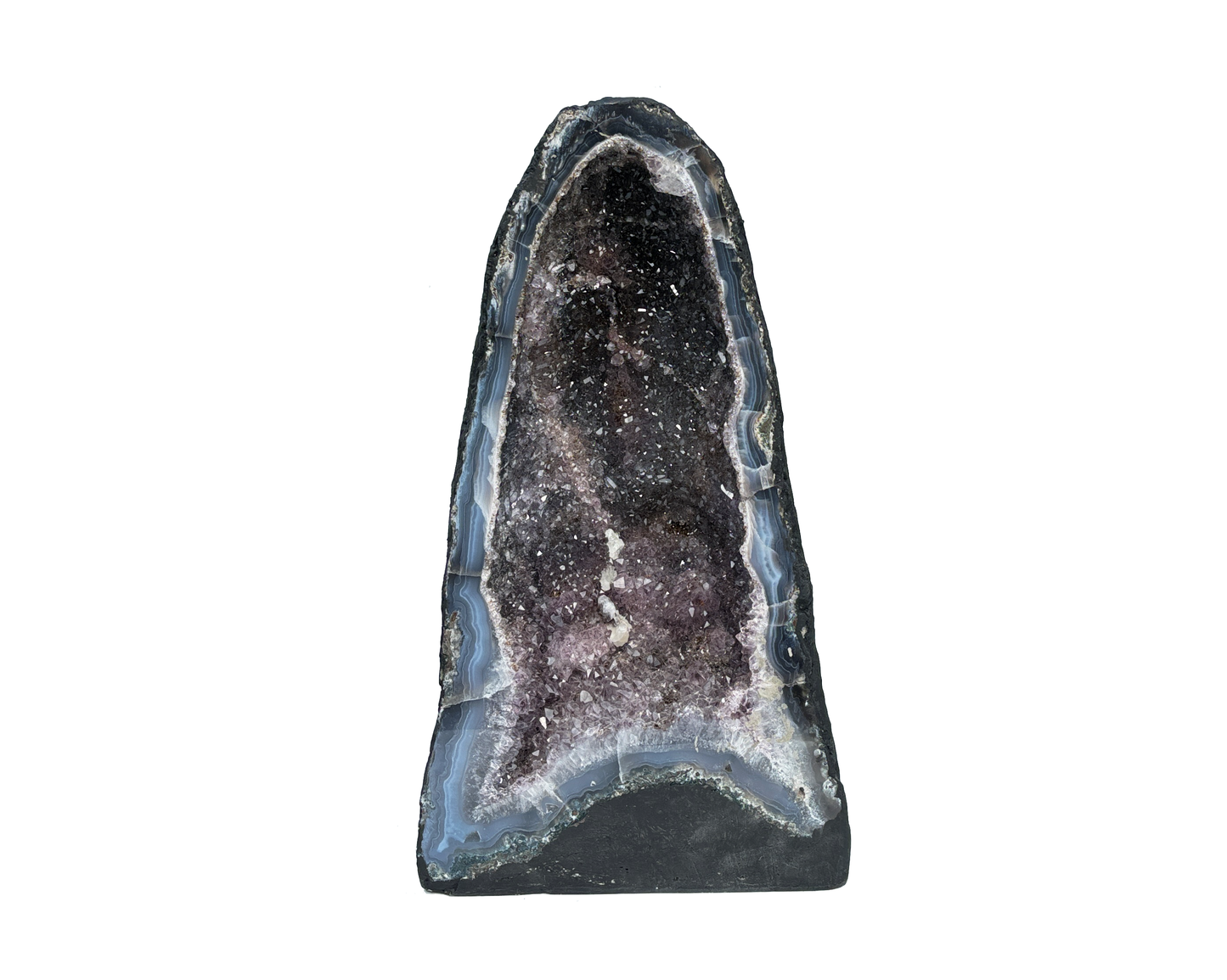 Ansicht von vorn: Amethyst Druse auf weißem Hintergrund