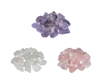 Basis Rohsteine zweireihig nebeneinander angeordnet auf weißem Hintergrund