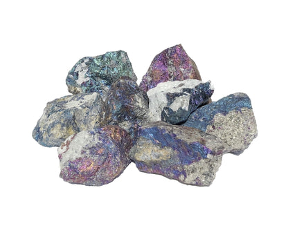 Vorderansicht: Buntkupfer Rohsteine auf weißem Hintergrund