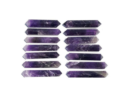 Amethyst Doppelnder in violetten Farbtönen untereinander angeordnet auf weißem Hintergrund