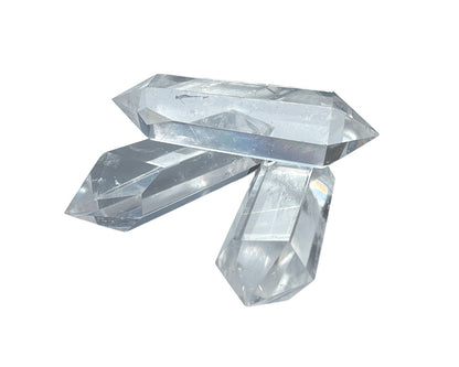 3er-Set Bergkristall Doppelender übereinander angeordnet auf weißem Hintergrund