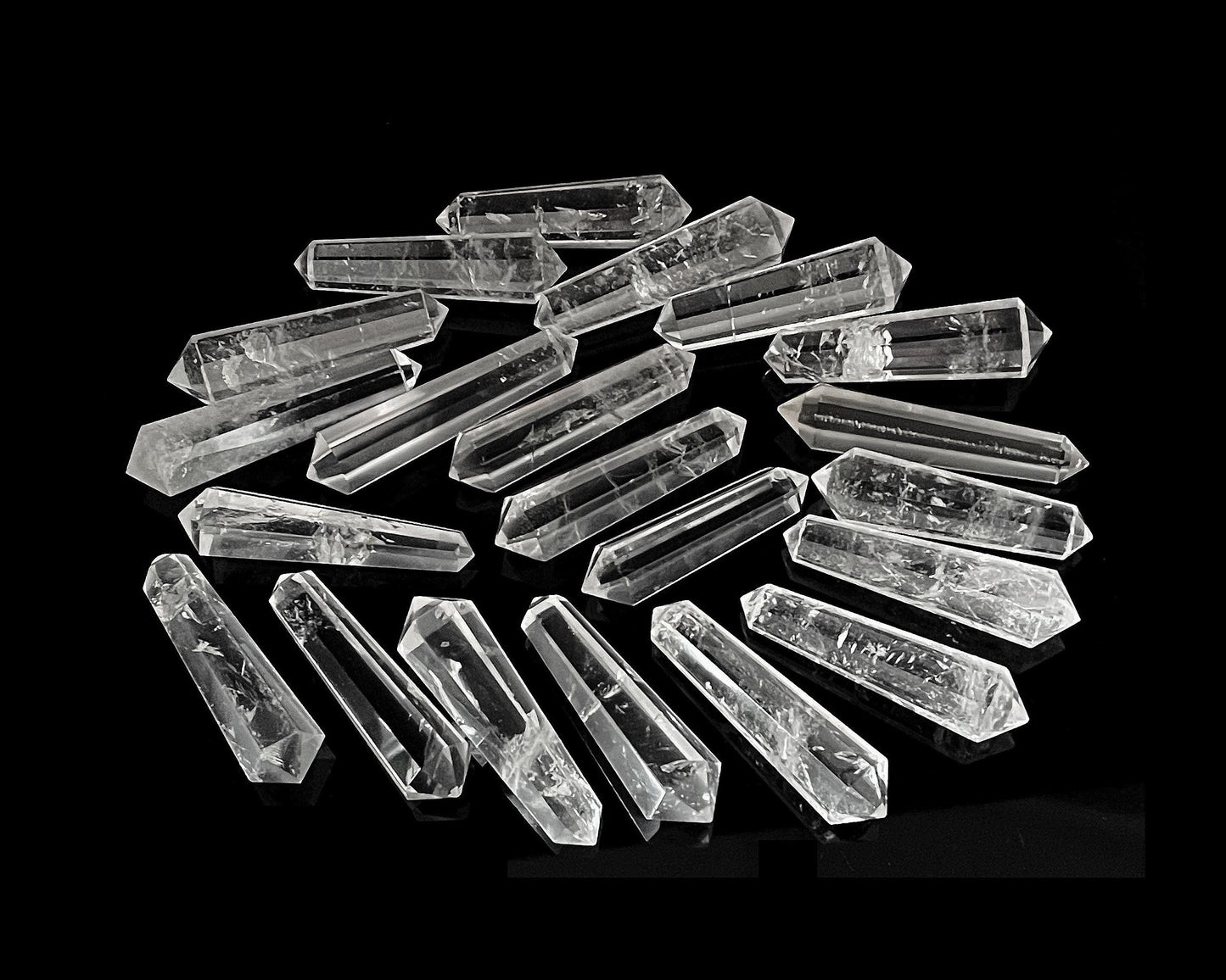 Vorderansicht: Bergkristall Doppelender auf schwarzen Hintergrund