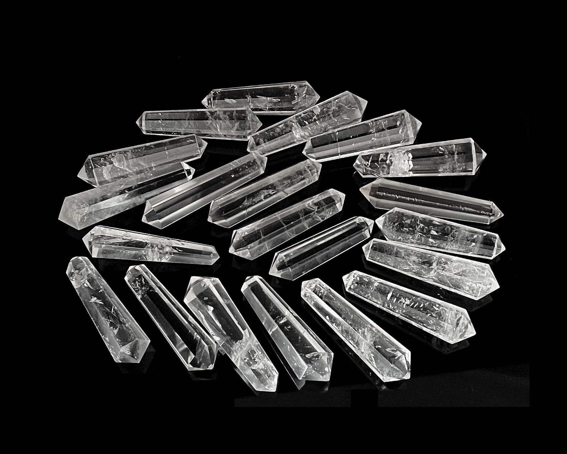 Vorderansicht: Bergkristall Doppelender auf schwarzen Hintergrund