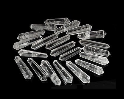 Vorderansicht: Bergkristall Doppelender auf schwarzen Hintergrund