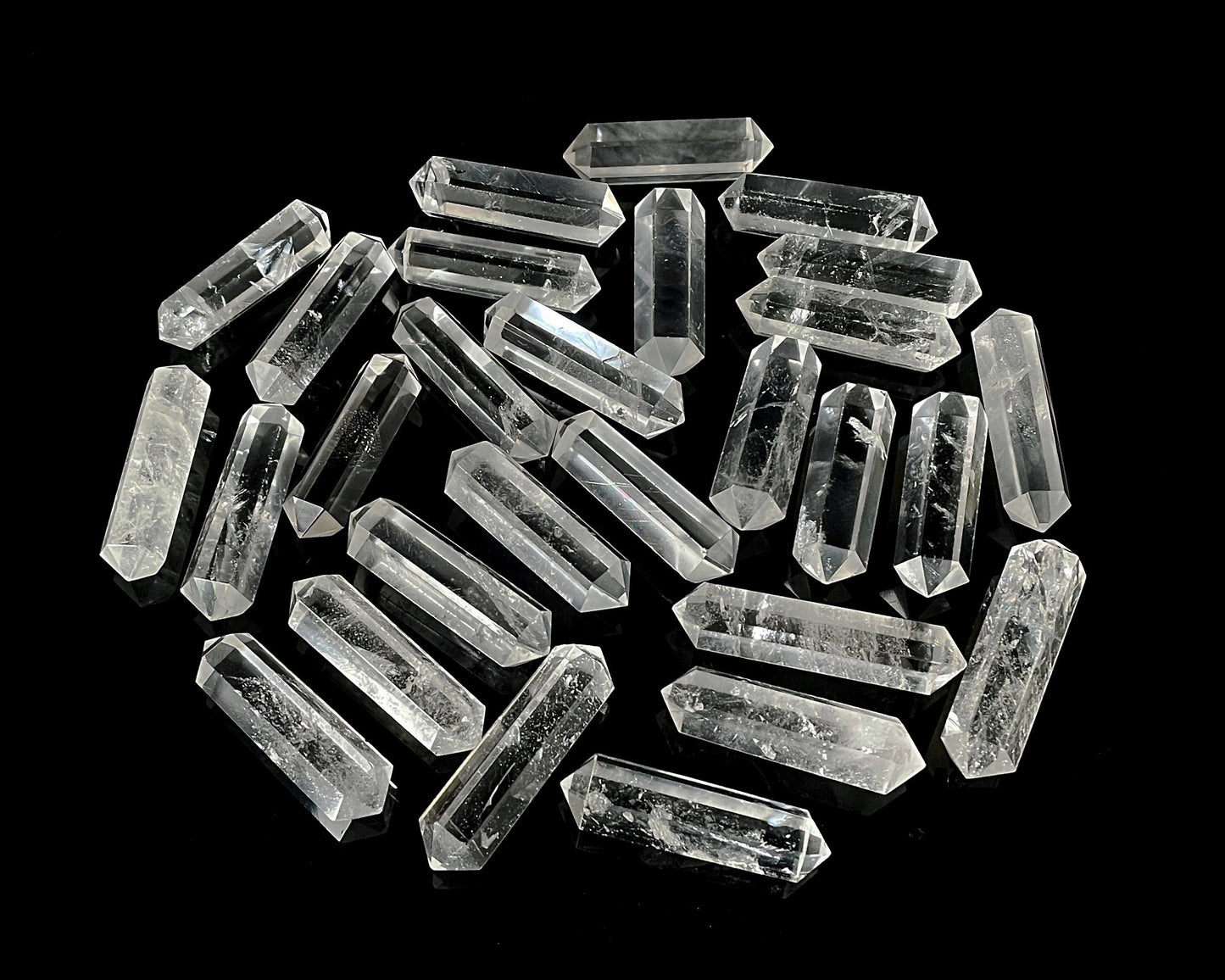 kleine Bergkristall Doppelender auf schwarzem Hintergrund