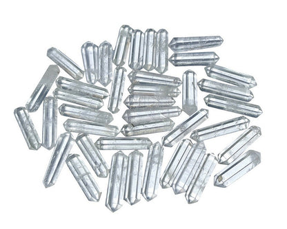 kleine Bergkristall Doppelender auf weißem Hintergrund