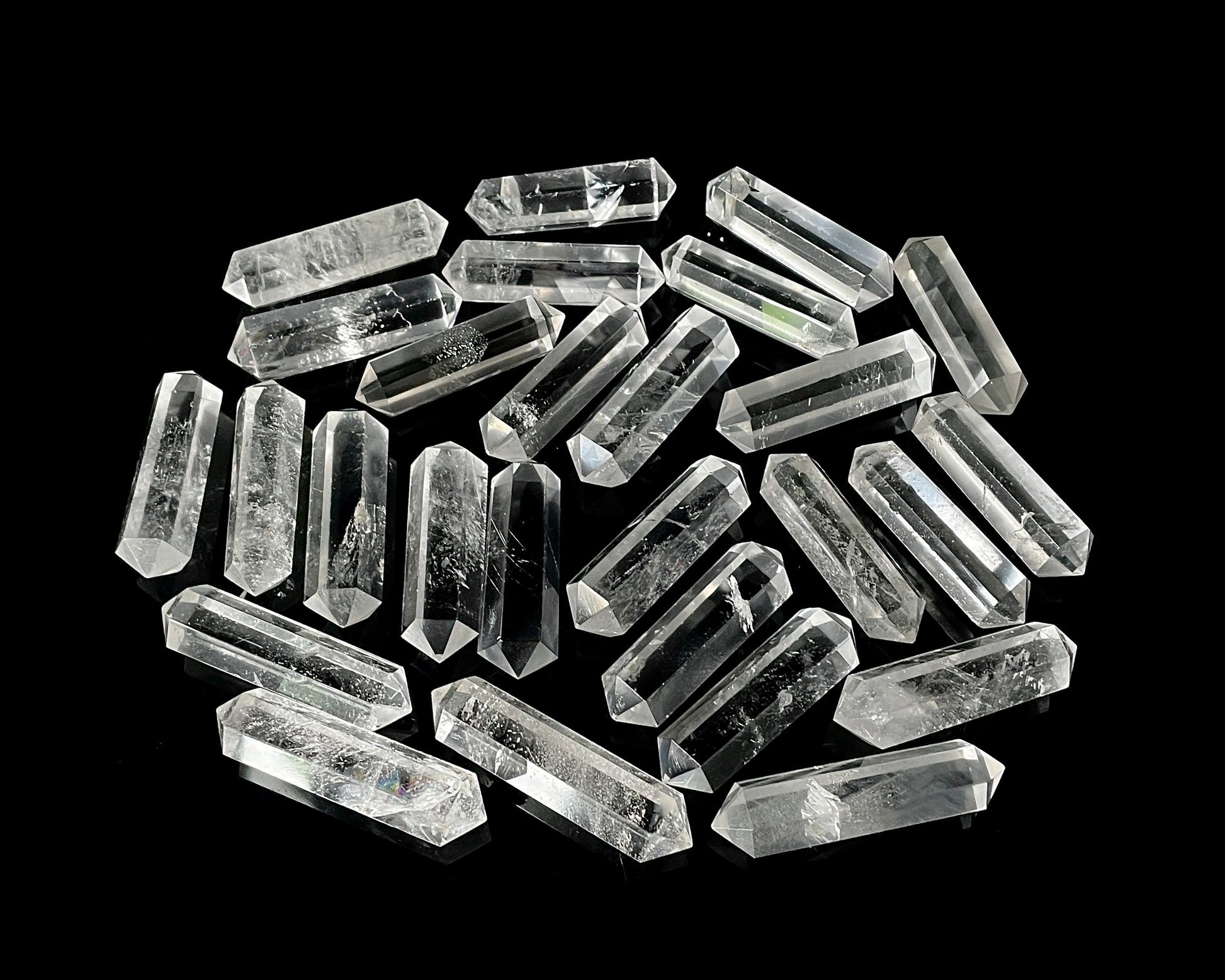 Vorderansicht: Bergkristall Doppelender auf schwarzen Hintergrund