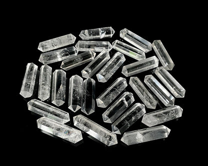 Vorderansicht: Bergkristall Doppelender auf schwarzen Hintergrund