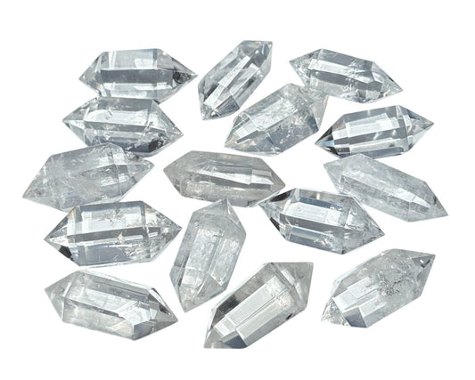 kompakte Bergkristall Doppelender auf weißem Hintergrund