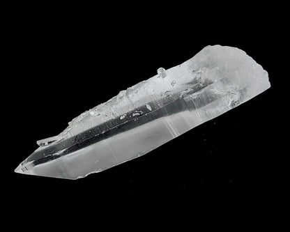 Bergkristall Spitze natur auf schwarzem Hintergrund