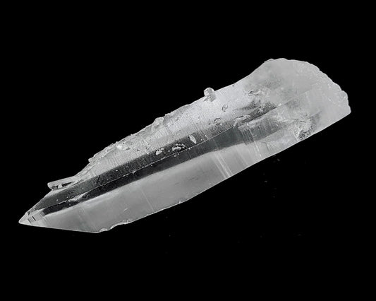 Bergkristall Spitze natur auf schwarzem Hintergrund