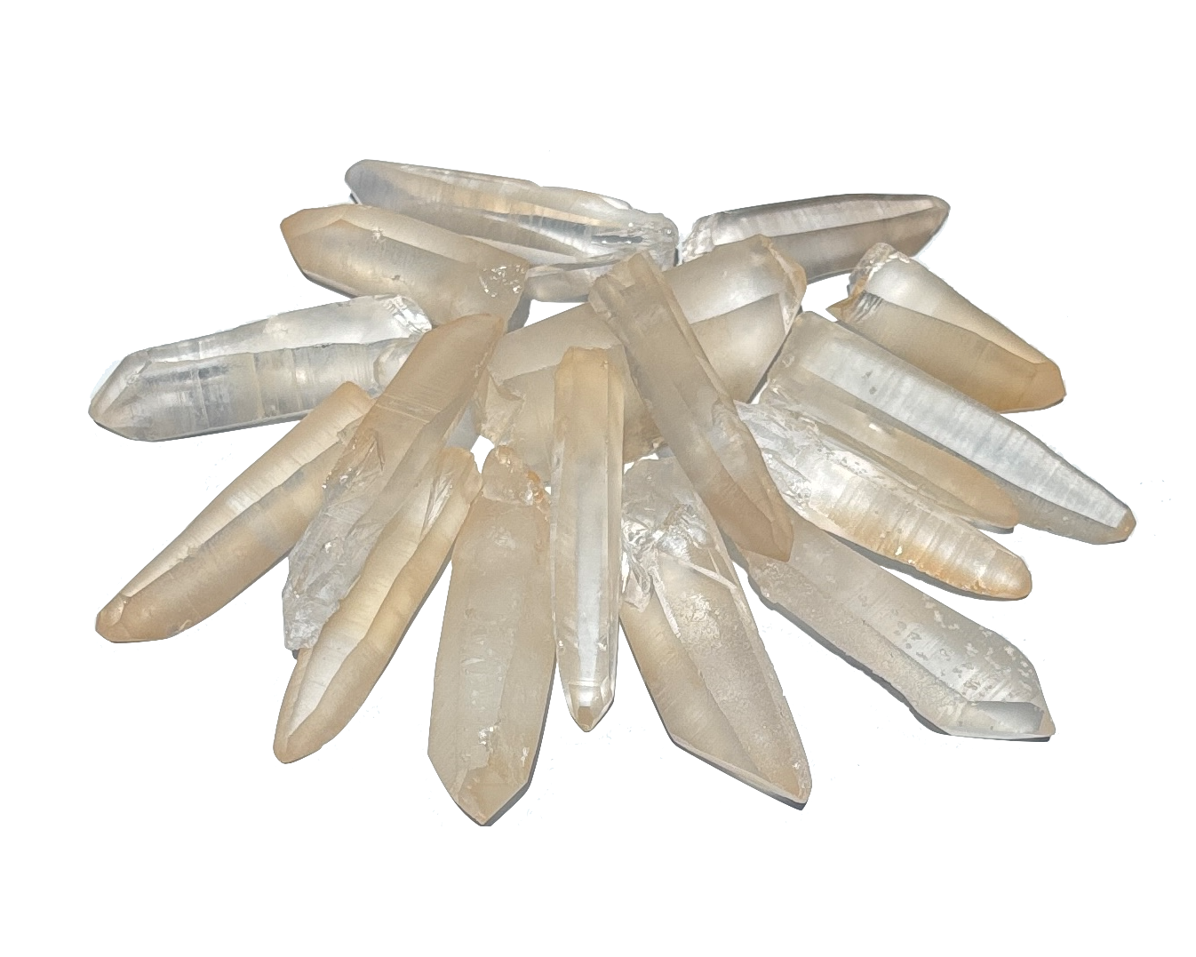 Vorderansicht: Laserkristalle mit Hämatit auf weißem Hintergrund