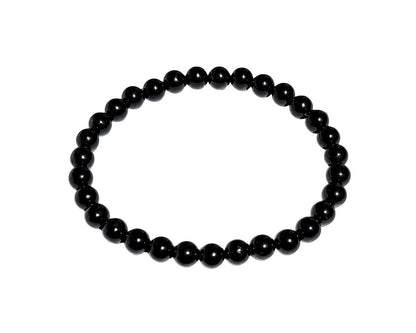 schwarzes Onyx Armband mit runden Kugeln auf weißem Hintergrund