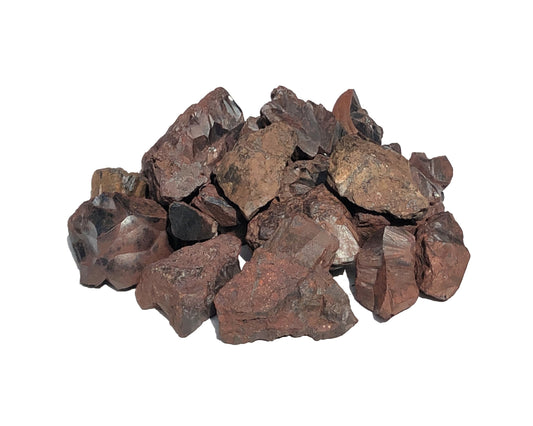 Hämatit Rohsteine in verschiedenen Formen und Größen auf weißem Hintergrund