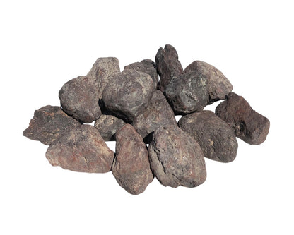 Magnetit Rohsteine in verschiedenen Formen und Größen auf weißem Hintergrund