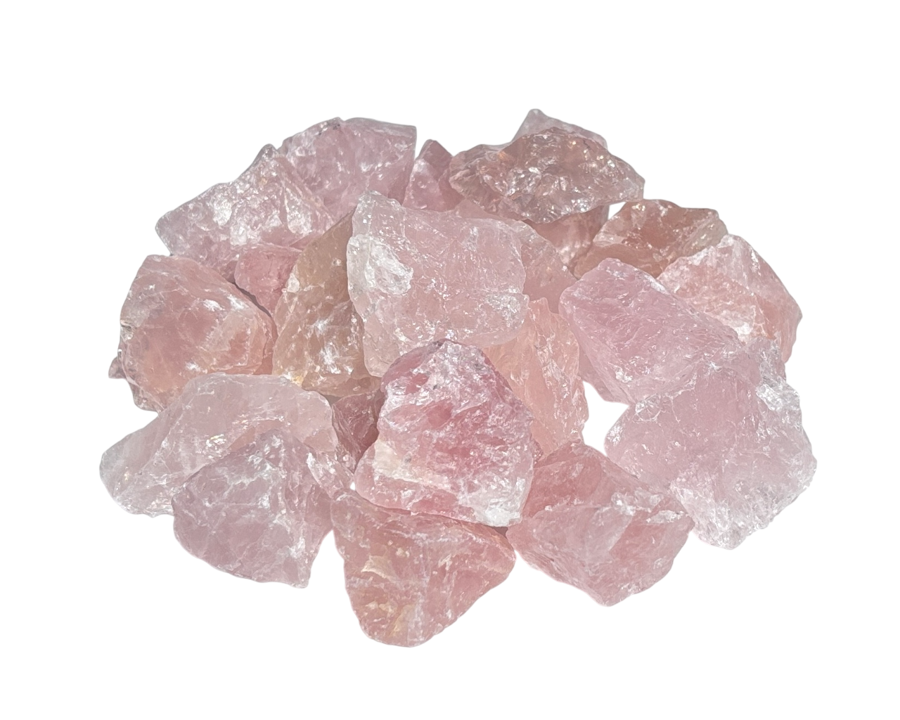 Ansicht von vorn: Rosenquarz Rohsteine auf weißem Hintergrund