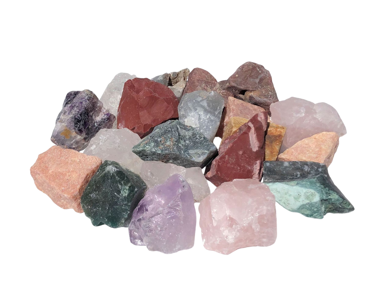 Ansicht von vorn: Bunte Rohstein Mischung auf weißem Hintergrund