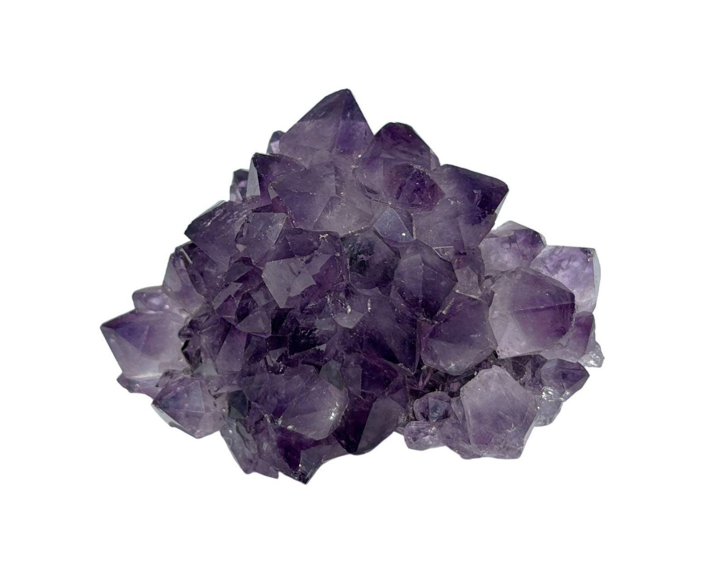violetter Amethyst Kristall auf weißem Hintergrund