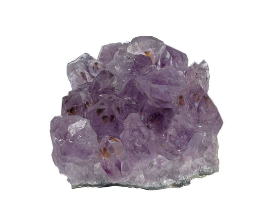 natürliche Amethyst Stufe auf weißem Hintergrund