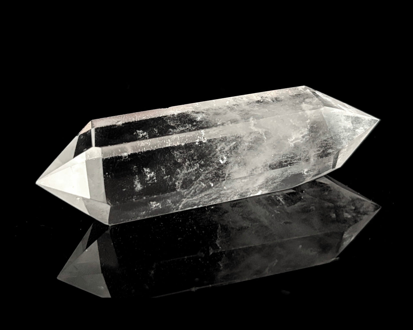 Bergkristall Doppelender auf schwarzem Hintergrund