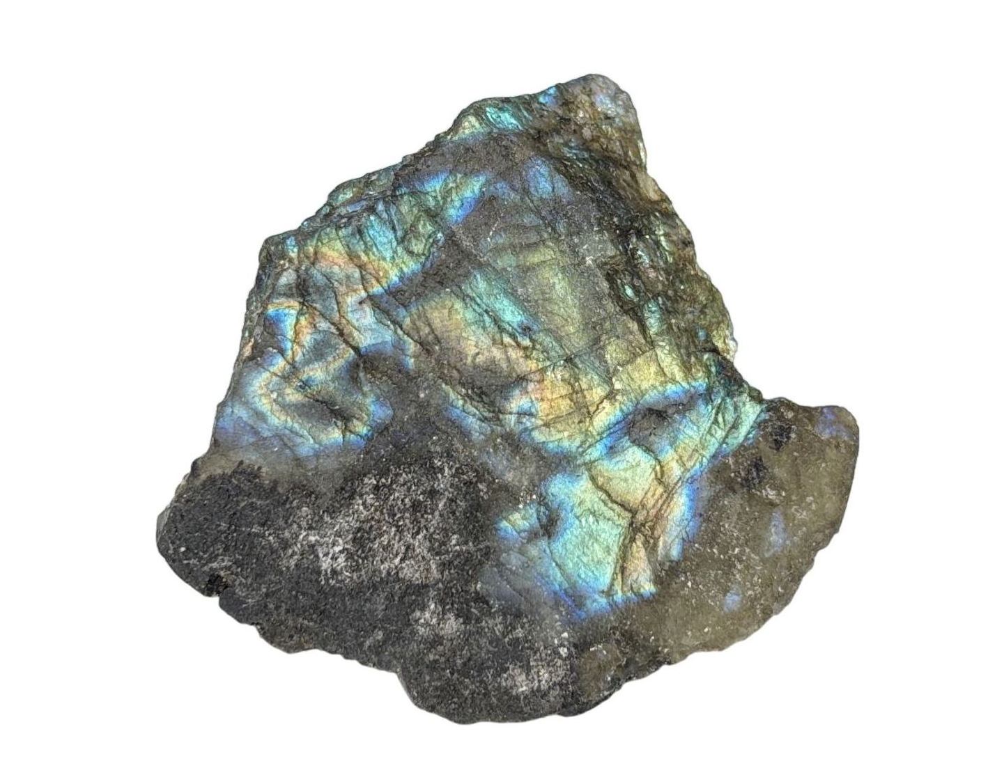 Labradorit Anschliff auf weißem Hintergrund