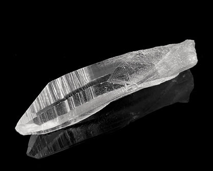 Bergkristall Spitze natur auf schwarzem Hintergrund