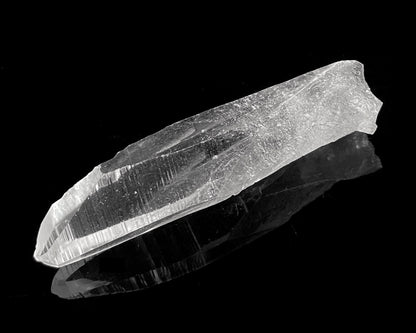 Bergkristall Spitze natur auf schwarzem Hintergrund