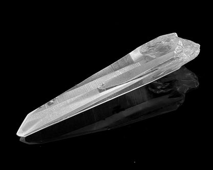 Bergkristall Spitze natur auf schwarzem Hintergrund