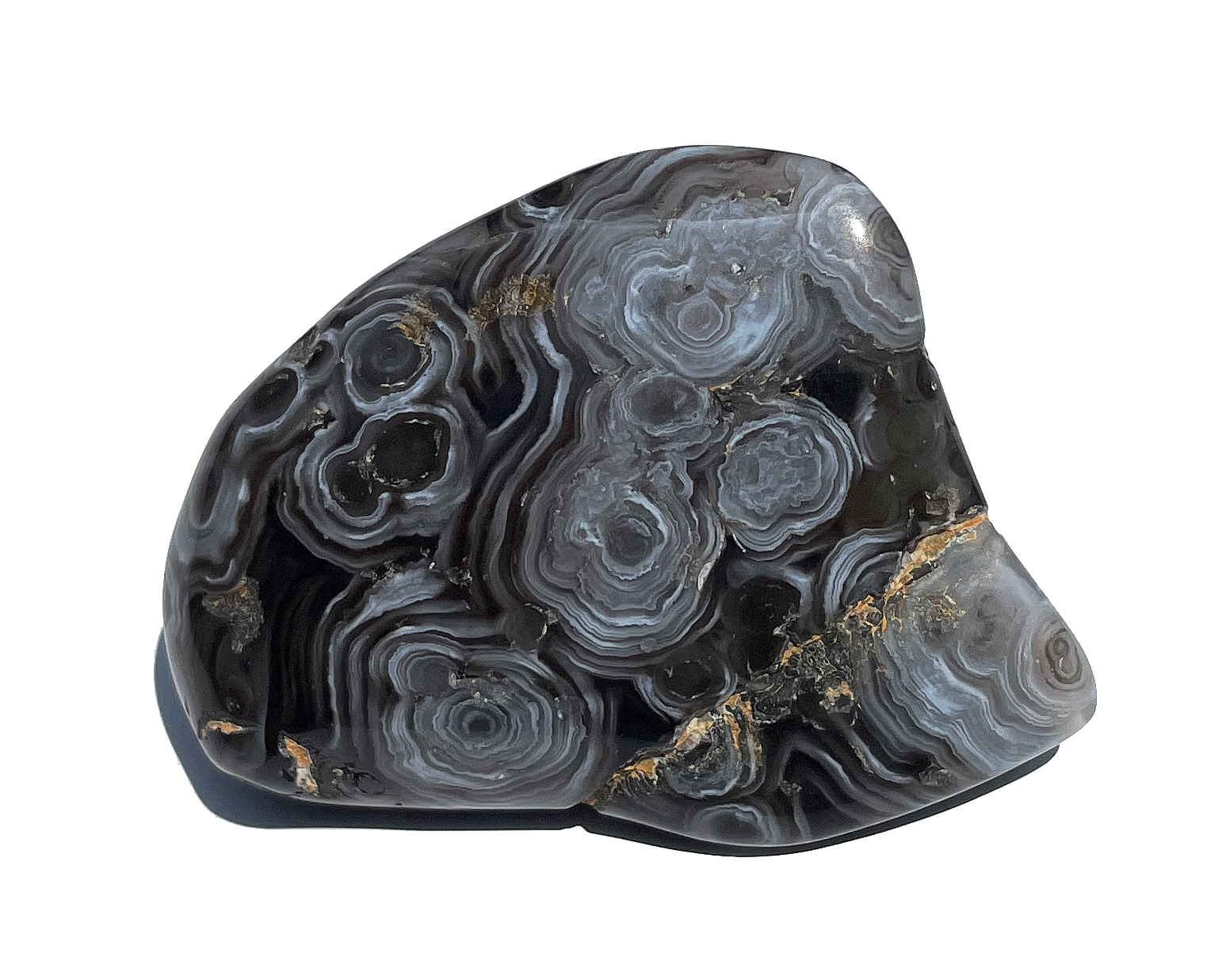 Ansicht von vorn: Wasserachat auf weißem Hintergrund