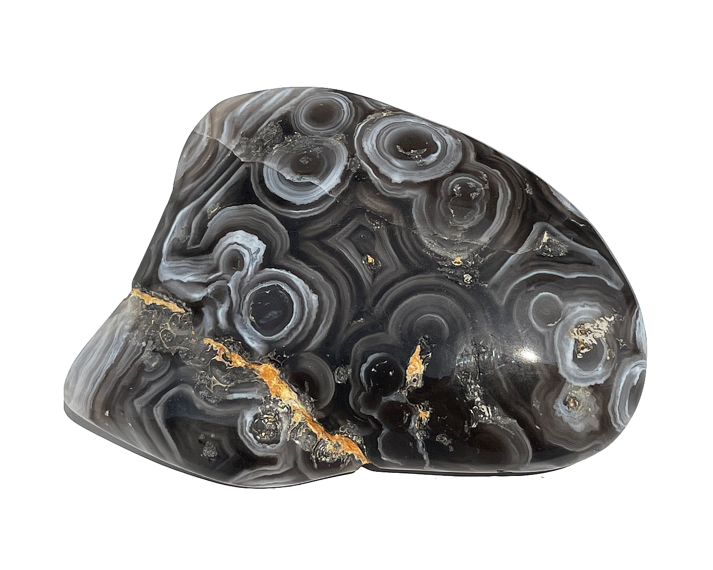 Seitenansicht: einzelner Wasserachat auf weißem Hintergrund