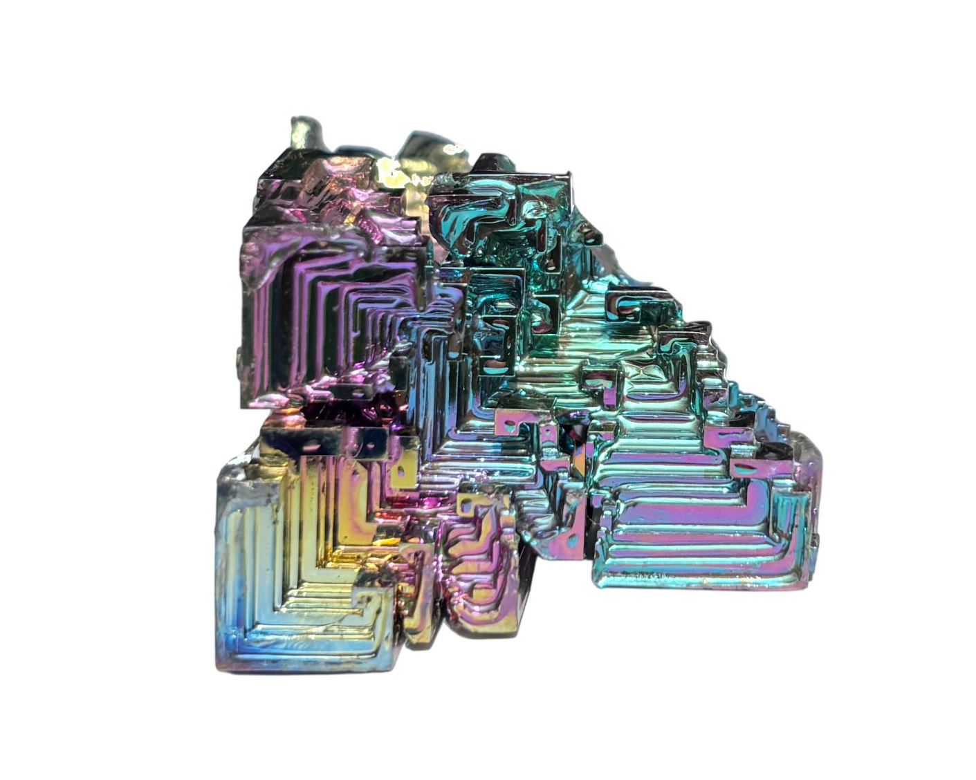 buntes Wismut Kristall auf weißem Hintergrund