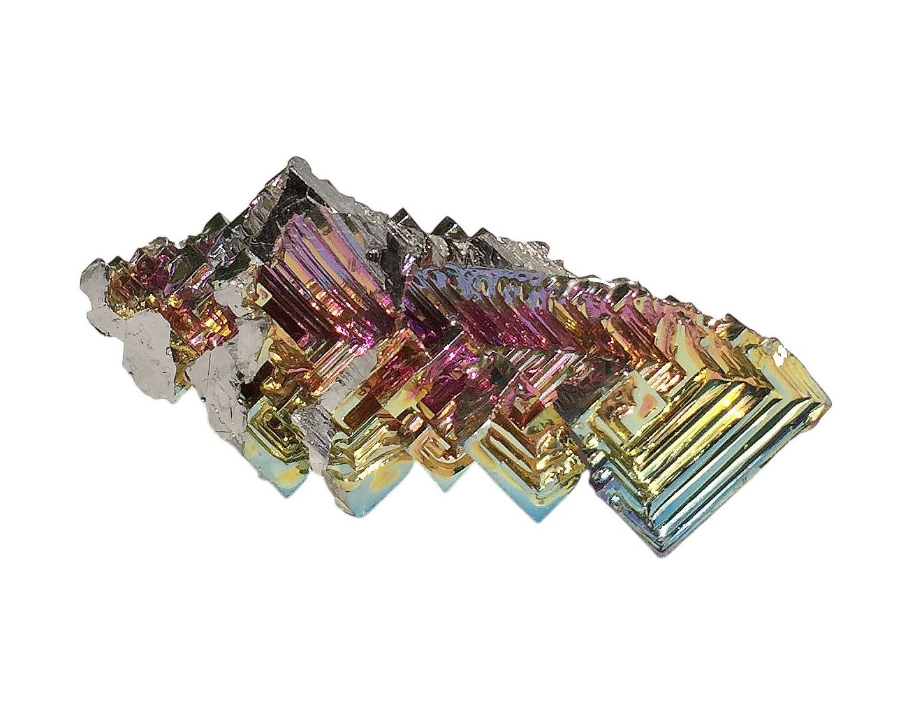 buntes Wismut Kristall auf weißem Hintergrund