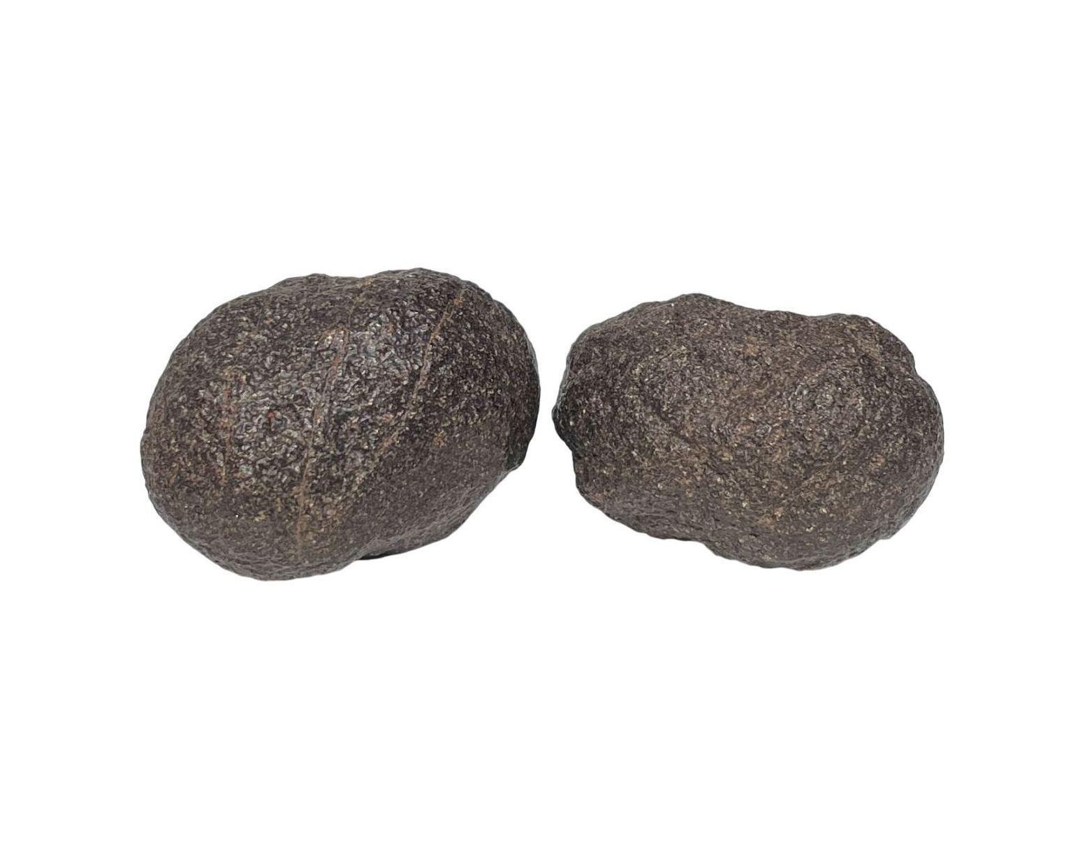 Zwei Moqui Marbles Unikate nebeneinander