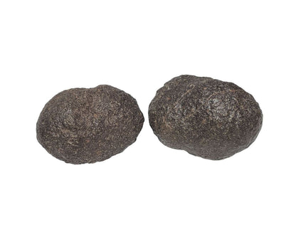 Moqui Marbles in verschiedenen Formen auf weißem Hintergrund