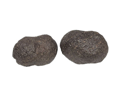 Moqui Marbles in verschiedenen Formen auf weißem Hintergrund