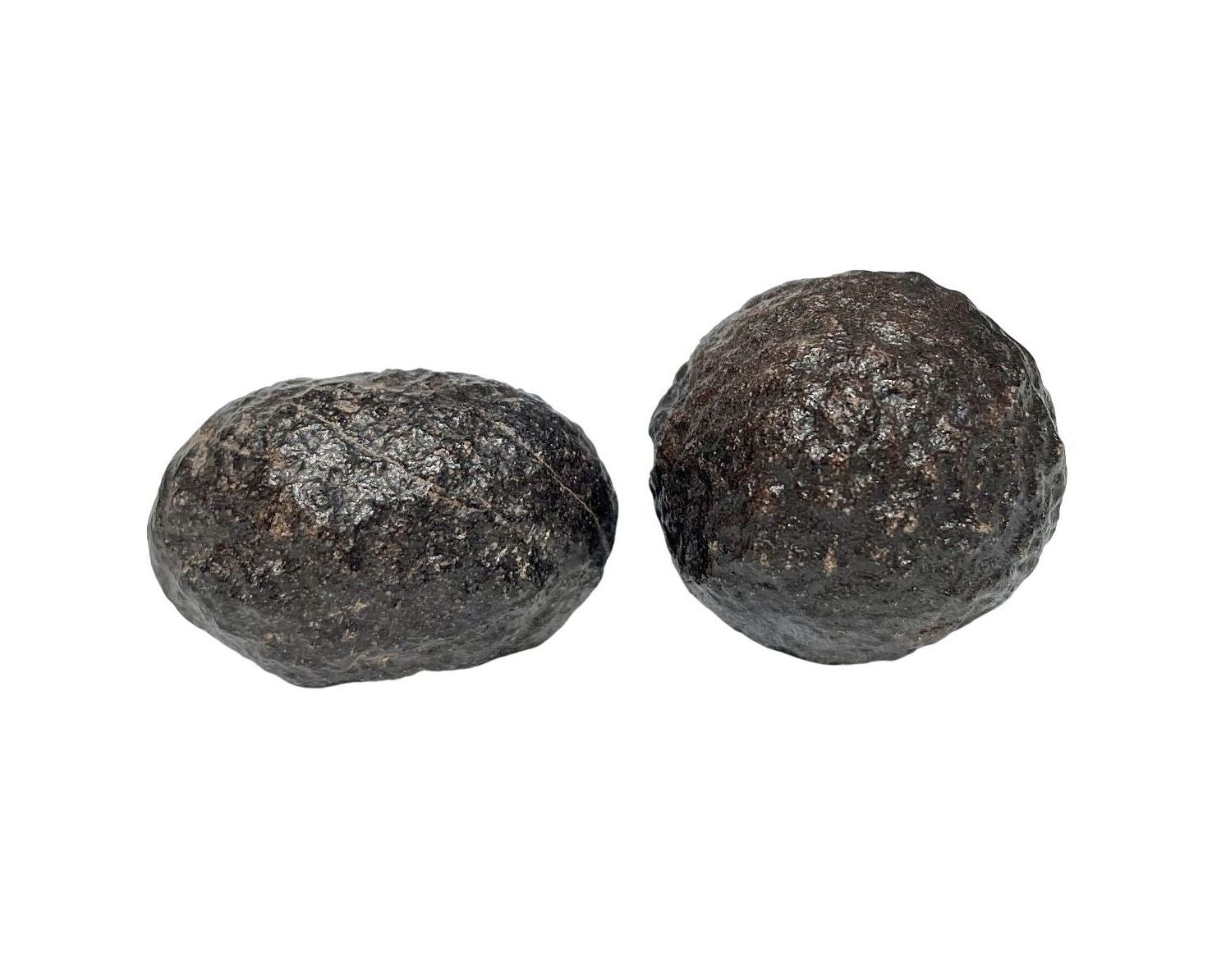 Zwei Moqui Marbles Unikate nebeneinander