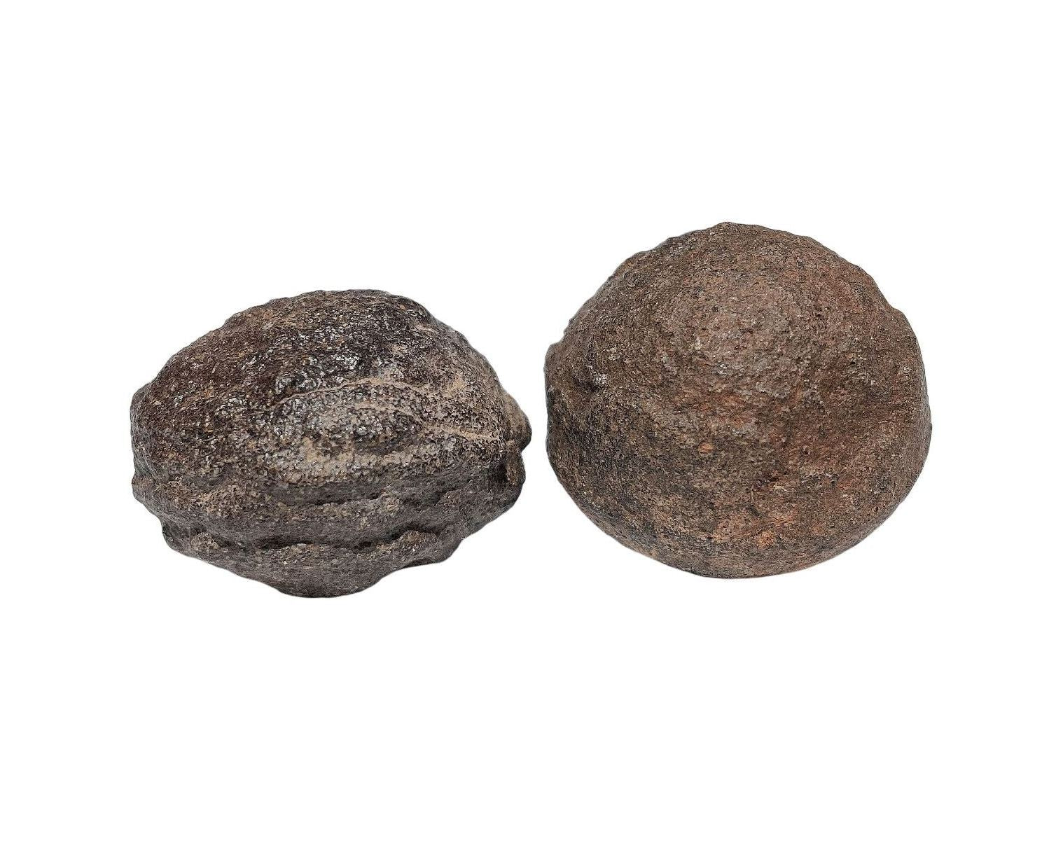 Zwei Moqui Marbles Unikate nebeneinander