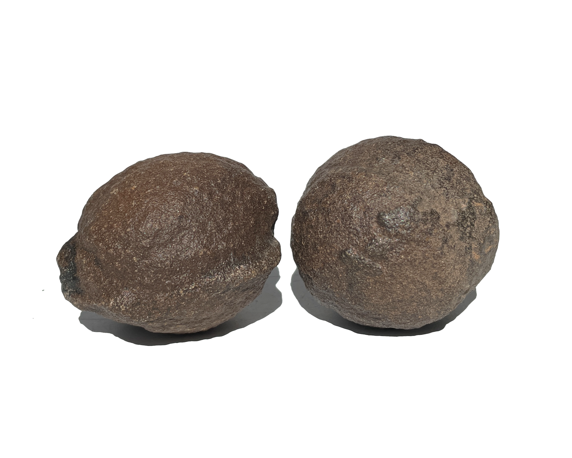 Moqui Marbles auf weißem Hintergrund