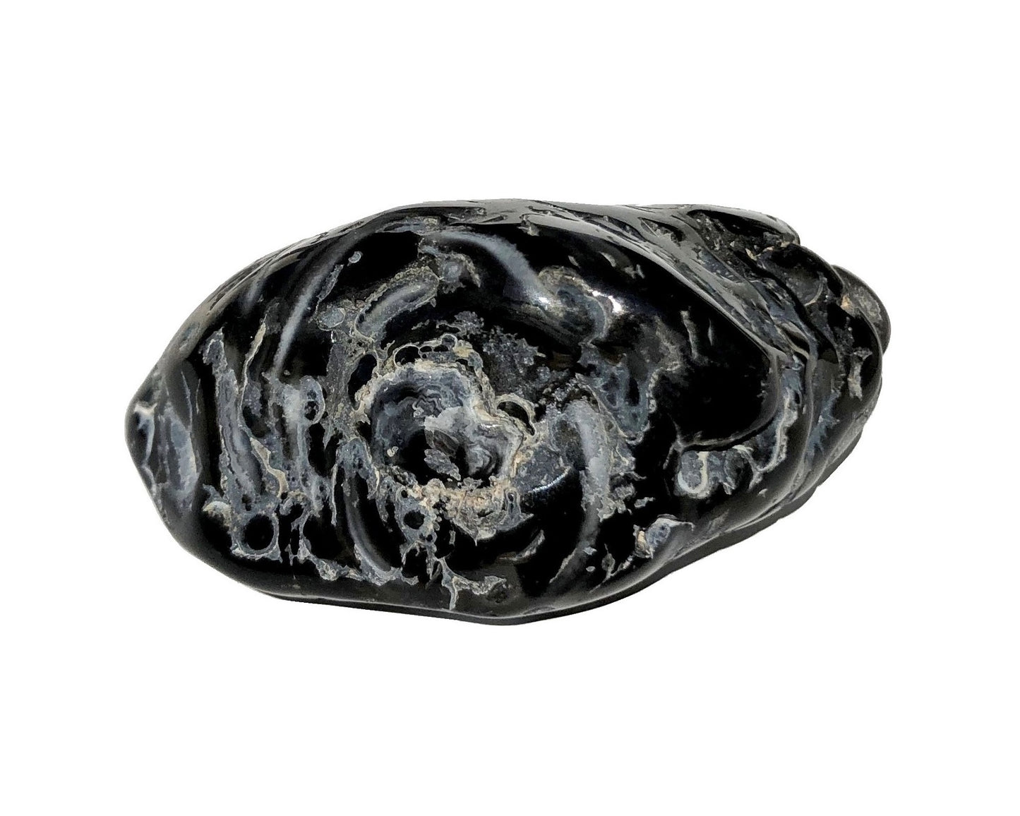 Seitenansicht: einzelner Wasserachat auf weißem Hintergrund