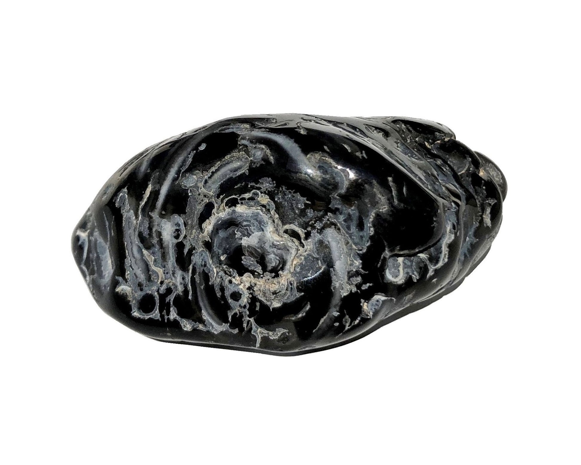 Seitenansicht: einzelner Wasserachat auf weißem Hintergrund