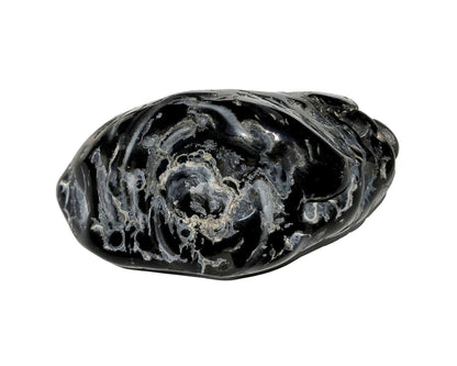 Seitenansicht: einzelner Wasserachat auf weißem Hintergrund